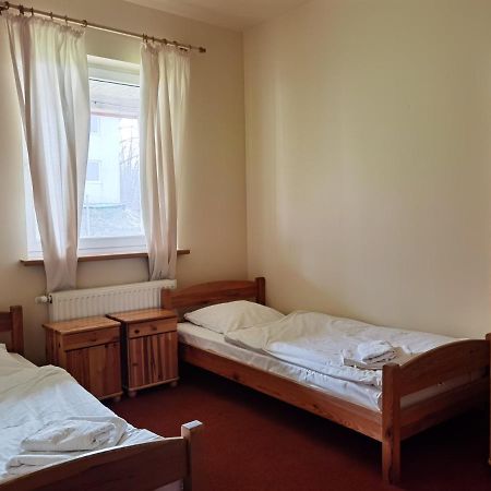 Hotelik Dworek Legnickie Pole 4Km Od Legnicy Exterior foto