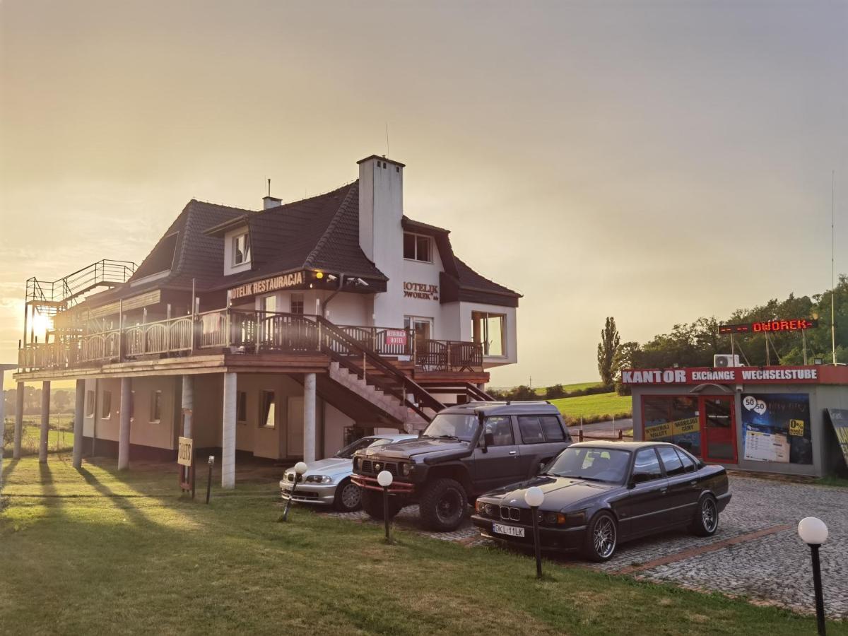 Hotelik Dworek Legnickie Pole 4Km Od Legnicy Exterior foto