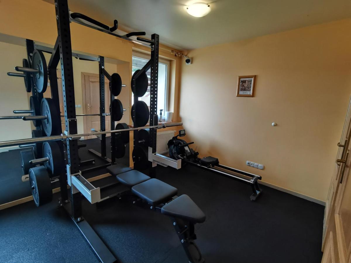 Hotelik Dworek Legnickie Pole 4Km Od Legnicy Exterior foto