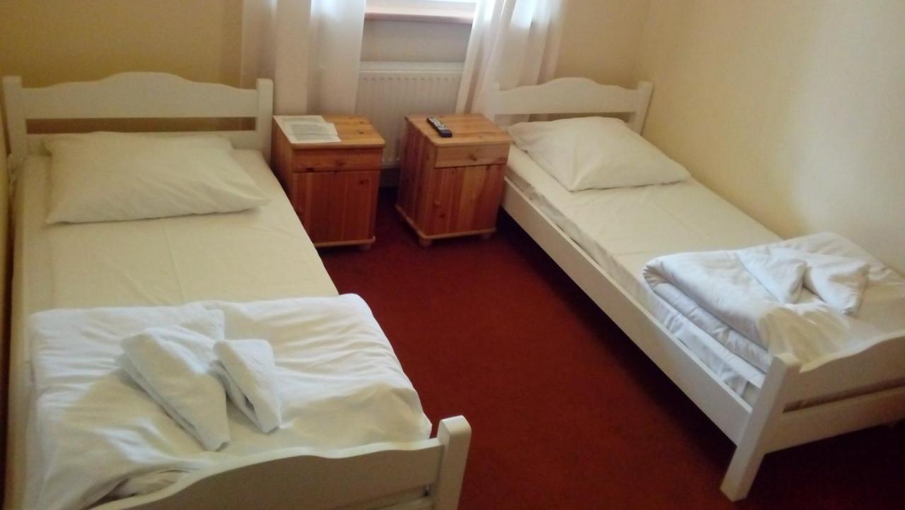 Hotelik Dworek Legnickie Pole 4Km Od Legnicy Exterior foto